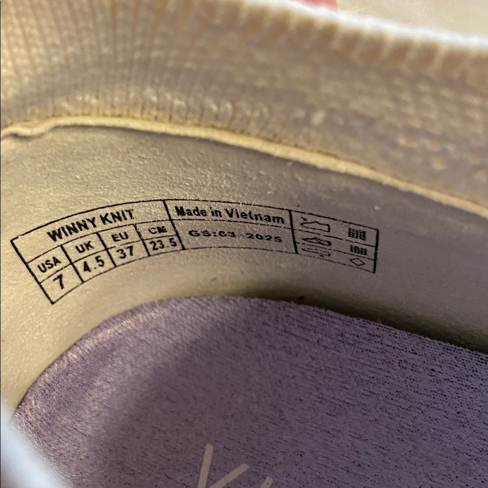 Vionic Women's Cream Canvas Sneakers size 7 excellent condition - Picture 5 of 8